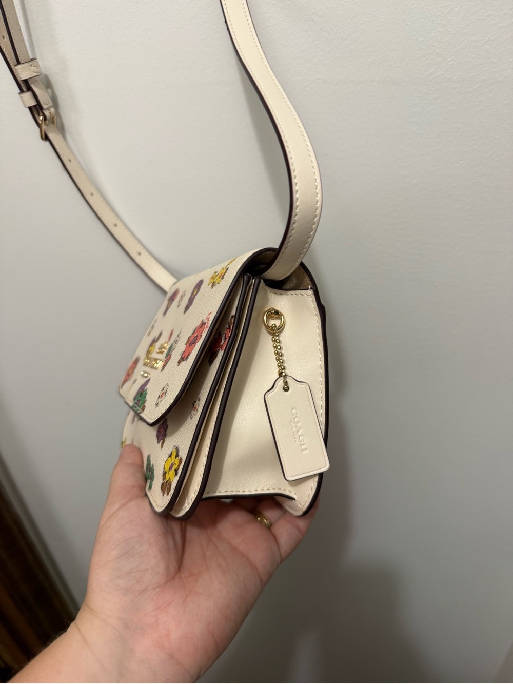 NEW Coach Cream Floral Crossbody Bag with SPACED FLORAL FIELD
PRINT - Picture 8 of 9